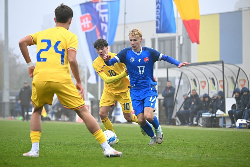 Ryan Rusu (v žltom) a Marko Václavek v prípravnom zápase Slovensko 16 – Rumunsko 16 v Dunajskej Strede (17.11.2024)