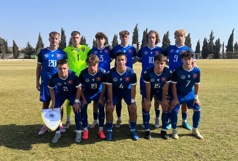 Slovenská futbalová reprezentácia do 17 rokov pred zápasom 1. fázy kvalifikácie ME U17 2025 proti Gibraltár (Sotira, 1.11.2024)