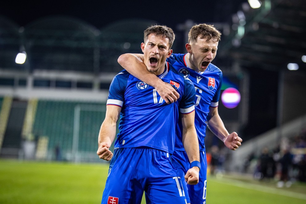 Opory tímu Adrián Kaprálik a Dominik Hollý v zápase Slovensko U21 - Holandsko U21 v Žiline (14.11.2024).