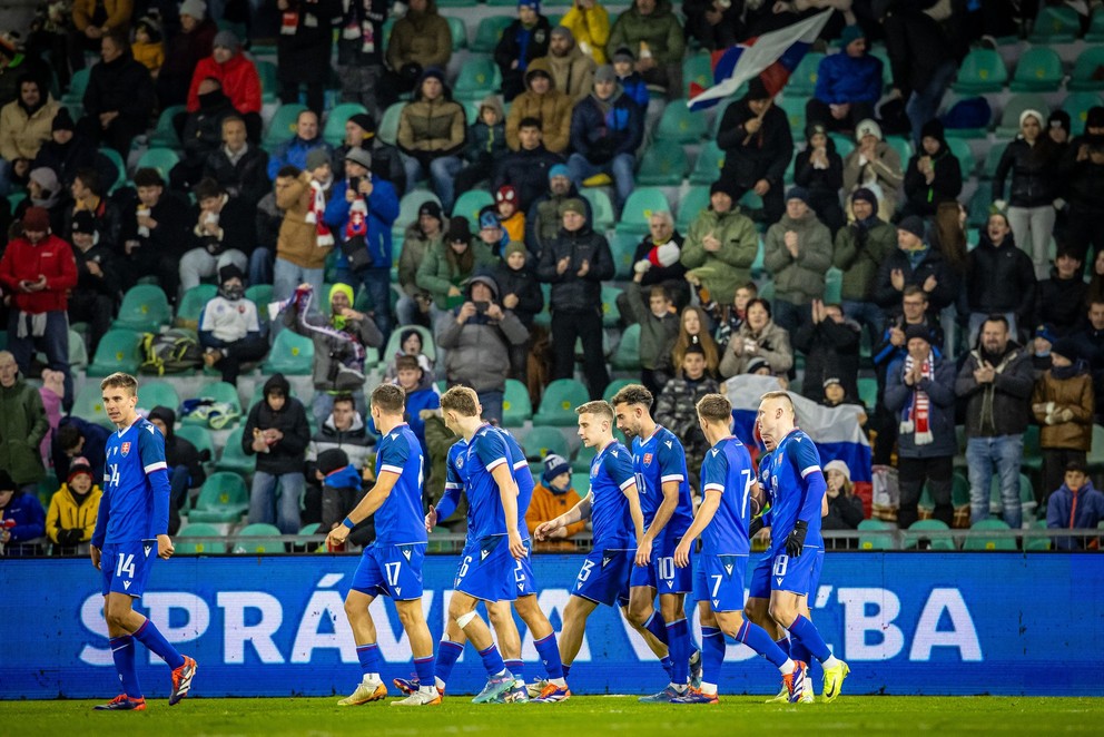 Slovenská futbalová reprezentácia do 21 rokov sa rozlúči s kalendárnym rokom 2024 domácim duelom s Portugalskom na štadióne v Trenčíne. Na snímke hráči SR U21 po zápase s Holandskom (3:3) v Žiline.