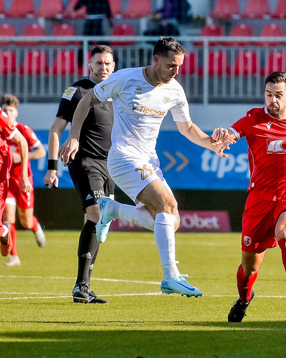 Marek Kuzma v domácom zápase proti Zvolenu, ktorý pre FC ViOn nedopadol dobre.