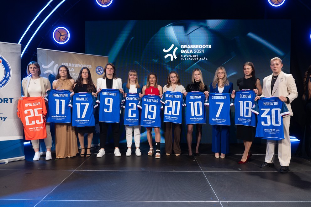 Ženská ligová jedenástka 2023/24 počas 7. ročníka Grassroots gala 2024 (Šamorín, 9.12.2024)