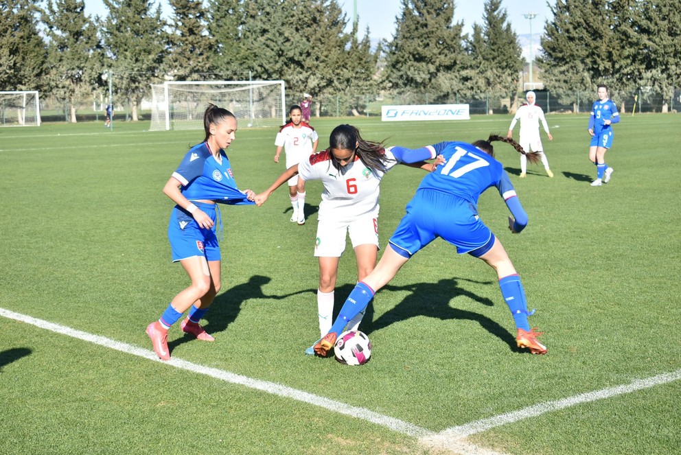 Katarína Bučková (vľavo) a Jana Belicová v dueli WU19 Maroko - Slovensko 0:3. (23. februára 2025, Antalya)