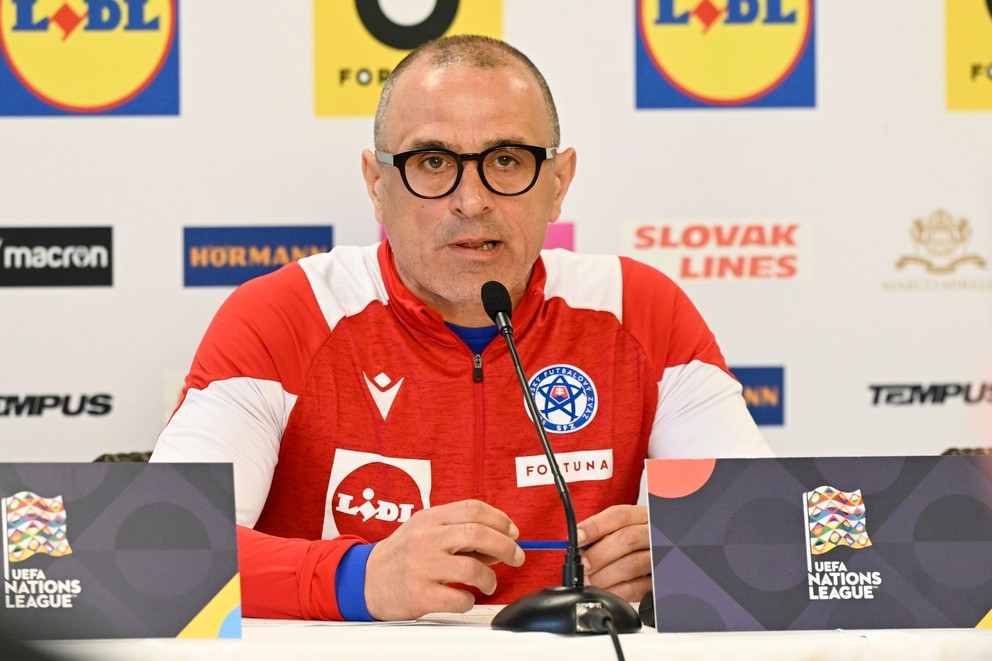 Na snímke tréner slovenskej futbalovej reprezentácie Francesco Calzona počas tlačovej konferencie pred úvodným zápasom play off Ligy národov so Slovinskom 19. marca 2025 v Senci.
