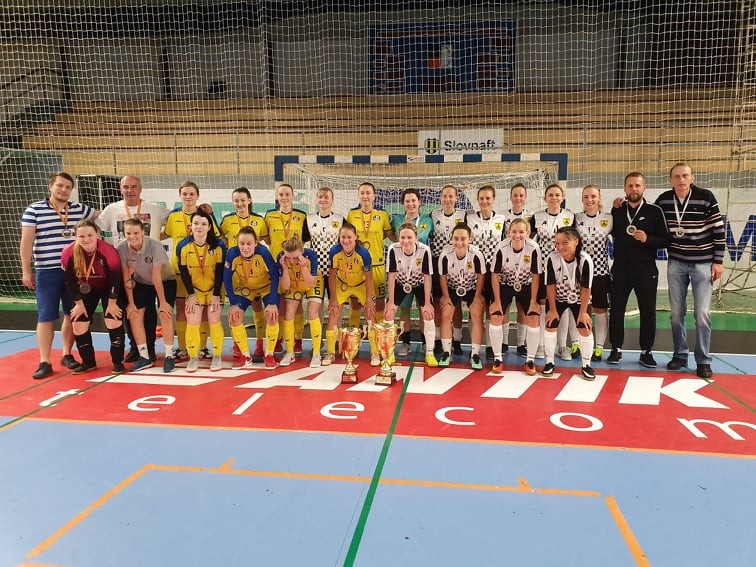 Aktérky stretnutia o druhé miesto v ŽFL. OZ Futsal Košice a ŠK Makroteam Žilina