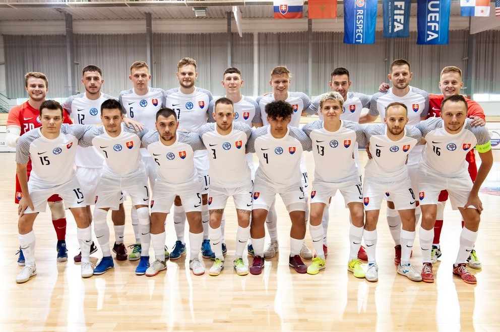 Slovenská futsalová reprezentácia pred zápasom proti USA na turnaji Pre-World Cup Futsal Days v Bratislave.