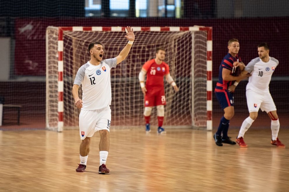 Patril Molda si v zápase proti USA odbil svoj reprezentačný debut. Fotografia je zo zápasu Slovensko -  USA 3:0 v Bratislave 7. septembra 2021.