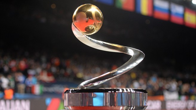 Trofej pre víťaza Majstrovstiev Európy vo futsale, titul obhajuje Portugalsko.