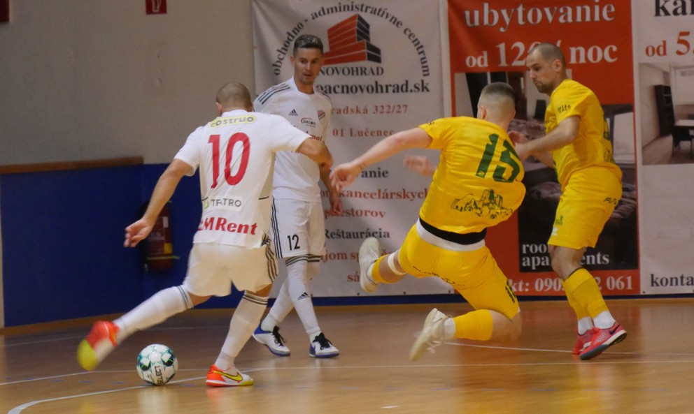 Bruno Petterson v zápase 16.kola 1.SLF MIMEL Lučenec - Futsal Team Levice v ŠH Arena 4. marca 2022 v Lučenci.