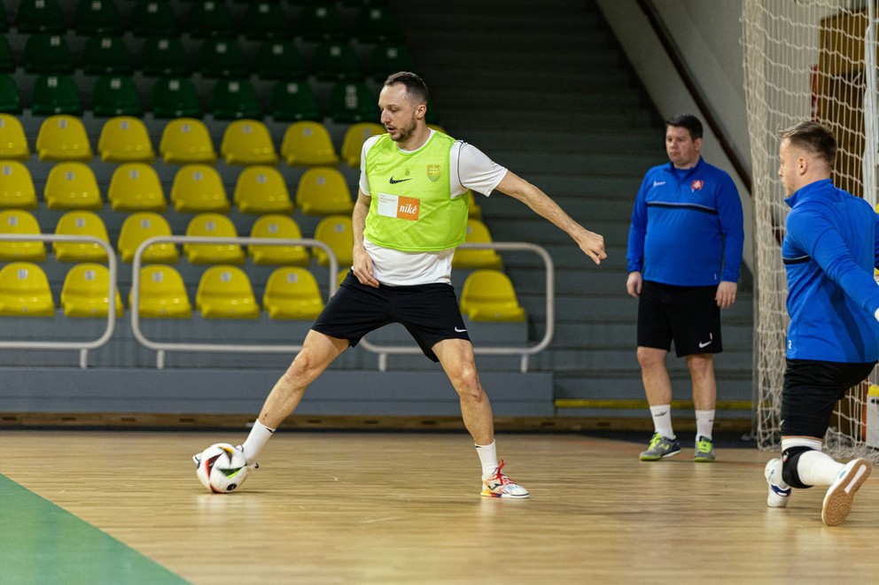 Tomáš Drahovský počas tréningu slovenskej futsalovej reprezentácie v HALEON aréne.