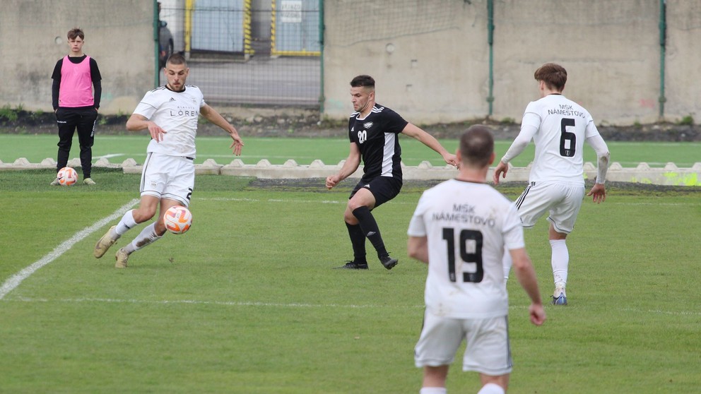 Piotr Straczek (vľavo) sa stal smutným hrdinom duelu, keď nepremenil pokutový kop.