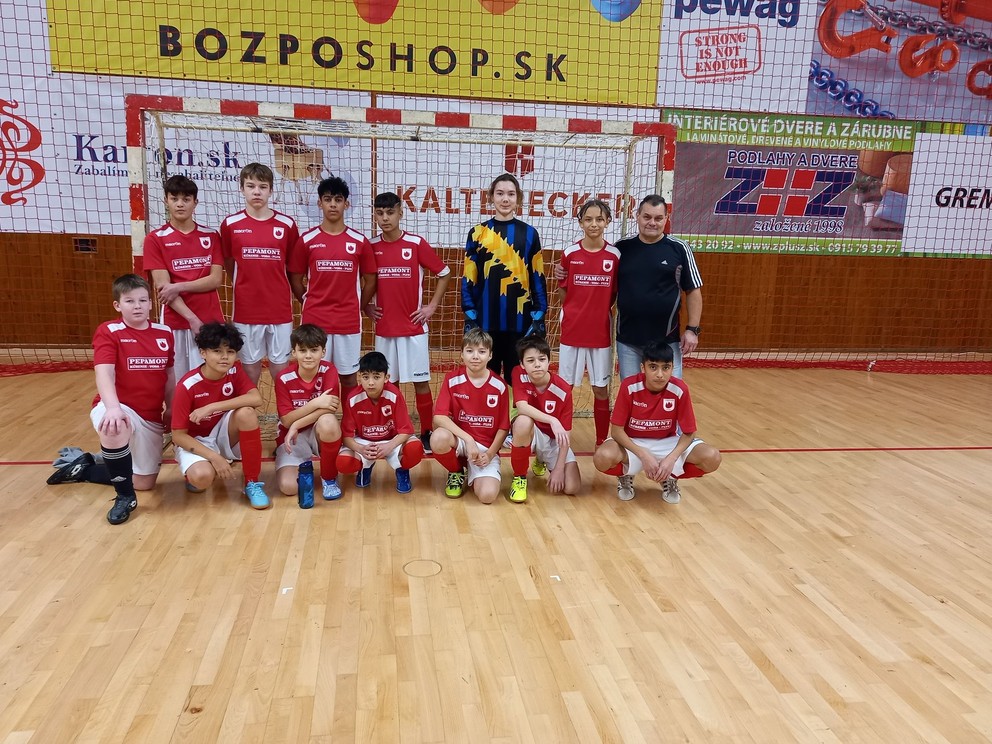 TJ Partizán Cigeľ

Zostava: Matej Drozd, Samuel Svitok, Martin Kolesár, Matúš Zubák, Jonás Reyes Svitok, Fabián Kotlár, Kristián Belkovič, Daniel Lisý, Marek Kotlár, Juan Kaločai, Adrián Svitok, Nicolas Matiaško, Erik Miezga.

Tréner Kamil Jahnátek.