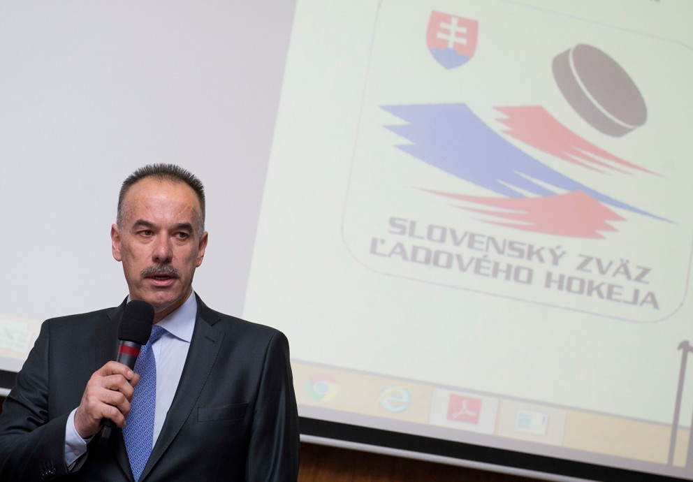 Prezident SZĽH Igor Nemeček počas zasadnutia Rady Slovenského zväzu ľadového hokeja. 