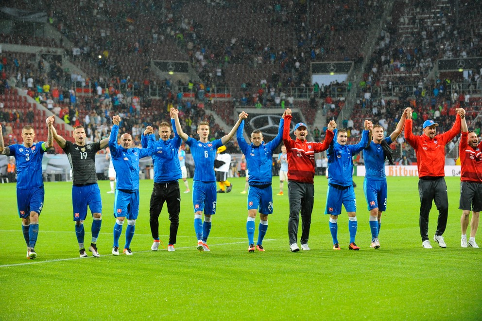 V Augsburgu pripravili naši futbalisti skvelým slovenským fanúšikom ten najkrajší darček - triumf nad jednou z najrešpektovanejších svetových reprezentácií.