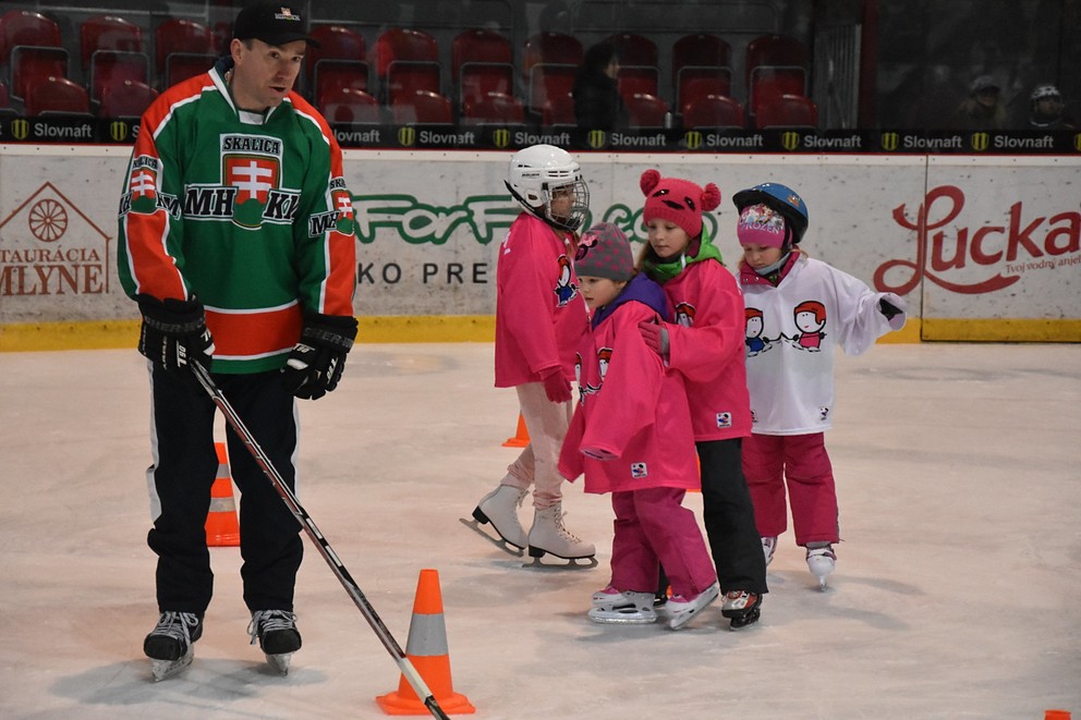 Projekt Deti na hokej - nábor v Skalici aj so Žigmundom Pálffym.