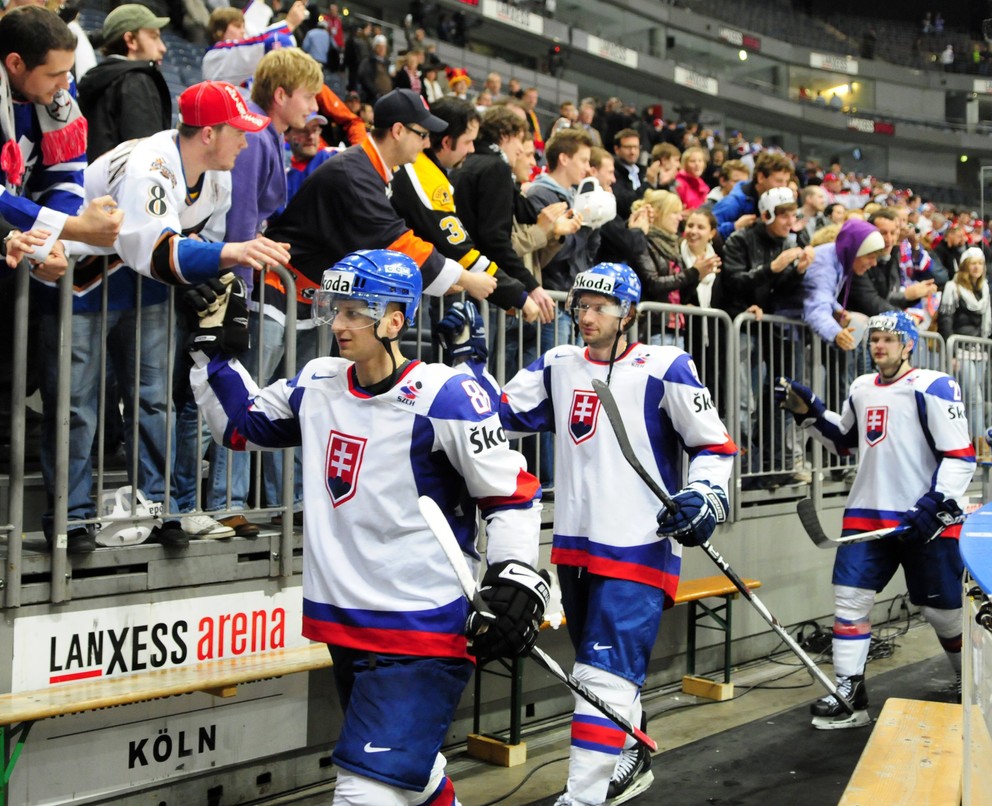 Stanislav Gron (uprostred) reprezentoval Slovensko a hrával aj v NHL.