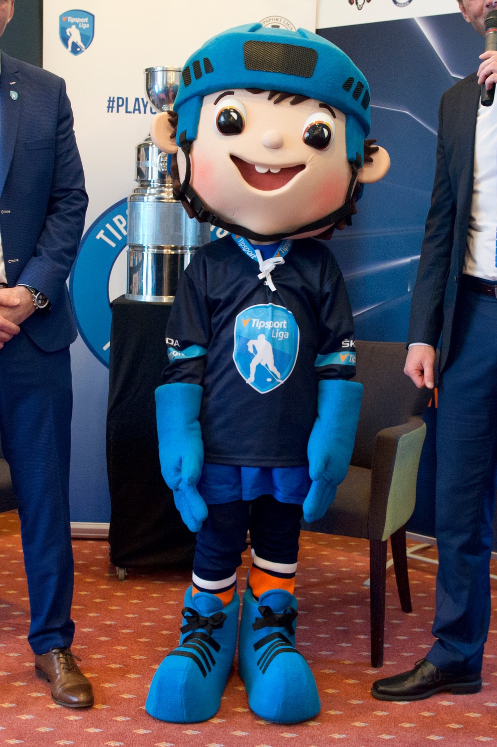 Na snímke maskot hokejovej Playoff počas tlačovej konferencie hokejovej TIPSPORT LIGY pred začiatkom Playoff.