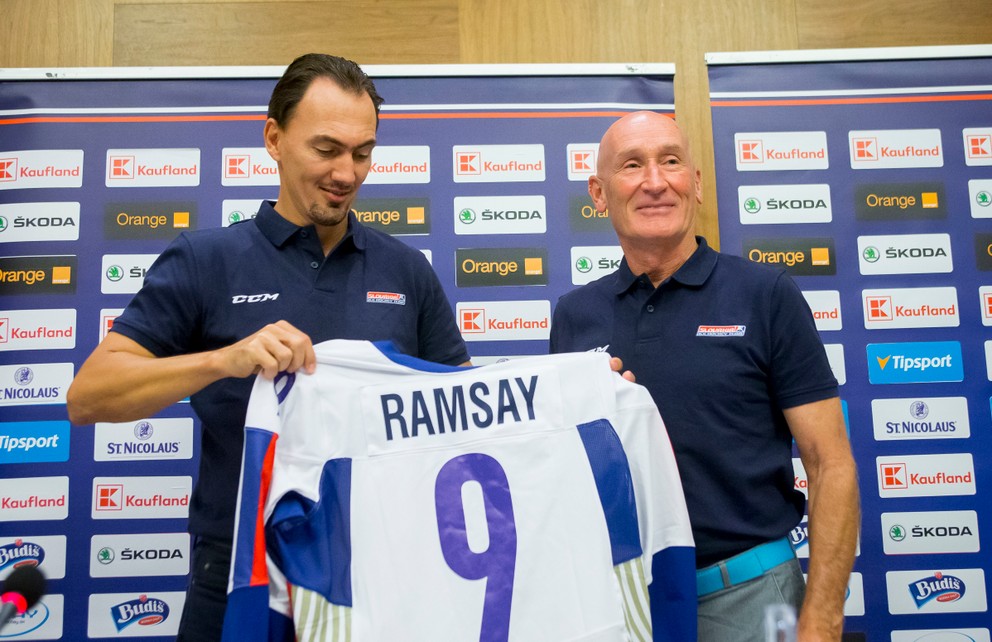 Generálny manažér Miroslav Šatan a hlavný tréner slovenskej hokejovej reprezentácie Craig Ramsay.