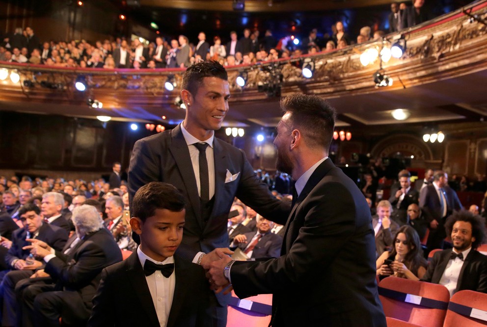 Cristiano Ronaldo (vľavo) a Lionel Messi - vyhrať mohol len jeden.
