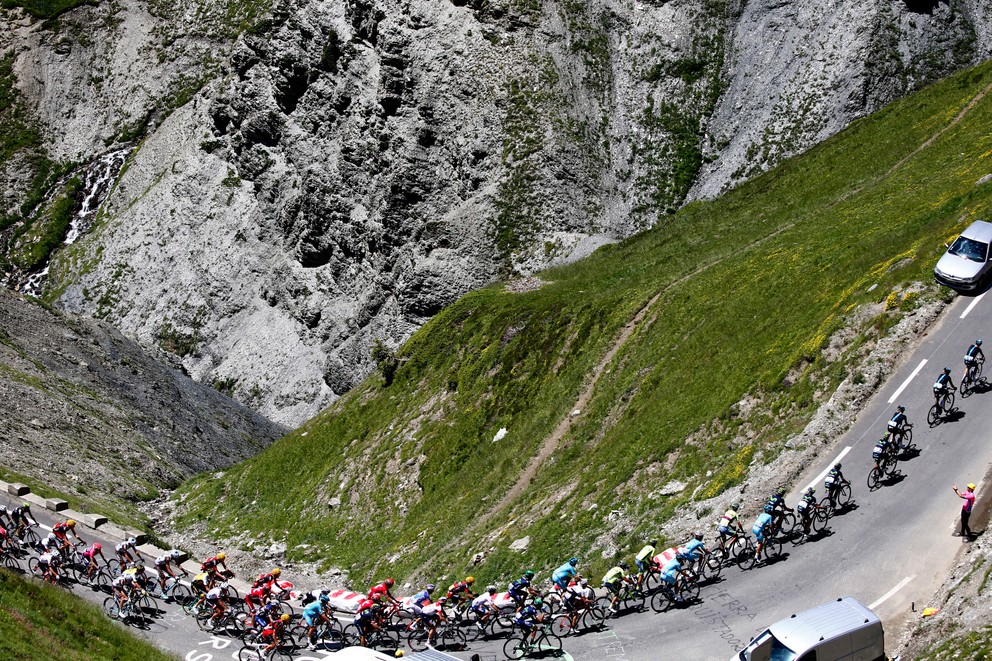 Cyklisti dnes prechádzajú pyrenejskými priesmykmi.