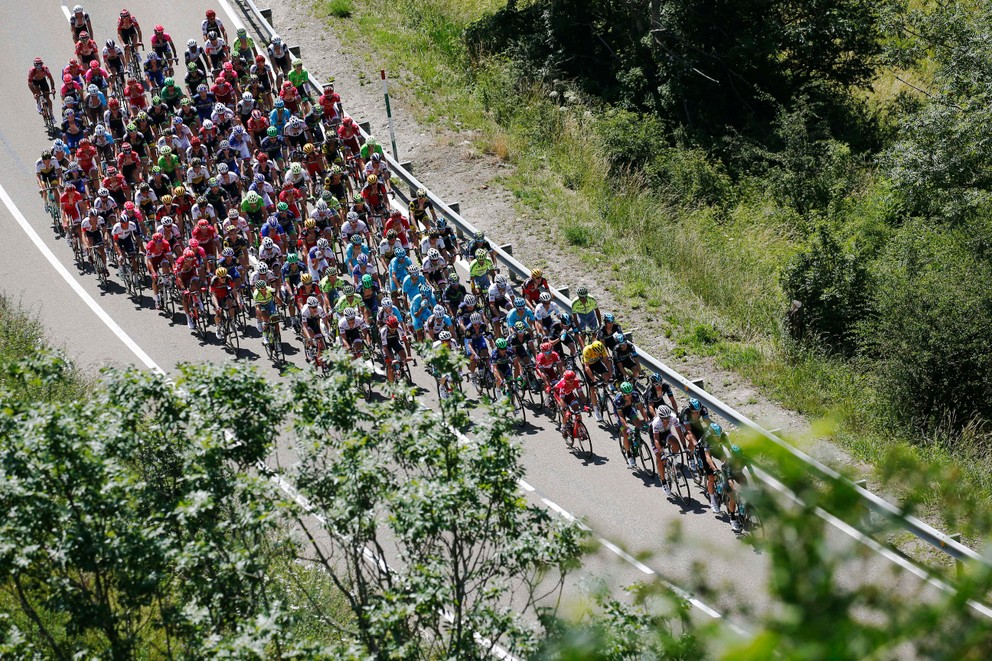 Cyklisti museli na trati deviatej etapy zdolať päť stúpaní.