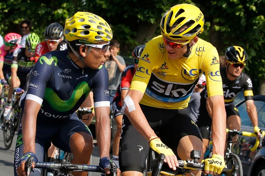 Nairo Quintana (vľavo) a Chris Froome počas poslednej etapy Tour.