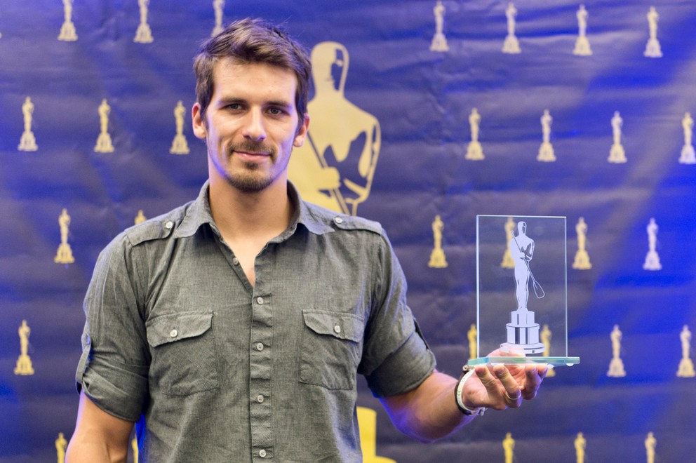 Matej Beňuš s ocenením pre najlepšieho slovenského kanoistu za rok 2015.