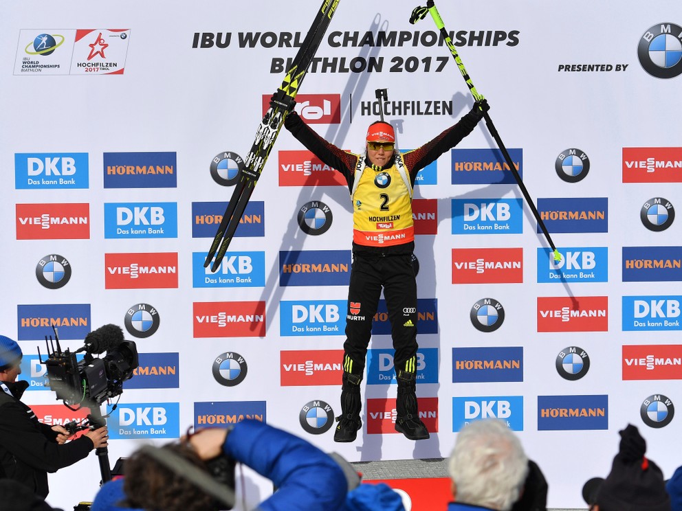 Nemka Laura Dahlmeierová si vybojovala na biatlonových MS v rakúskom Hochfilzene v stíhacích pretekoch zlatú medailu.