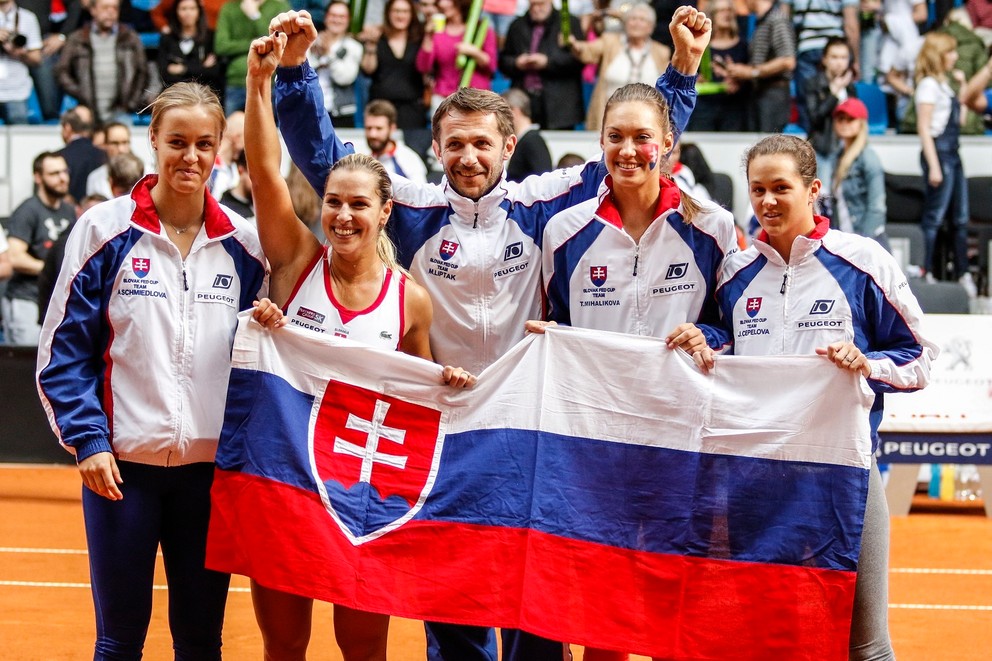 Dominika Cibulková (druhá zľava) uviedla, že tento rok sa vo Fed Cupe nepredstaví.