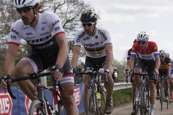 Fabian Cancellara pred úradujúcim majstrom sveta Petrom Saganom.