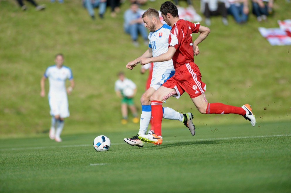Adam Nemec (s číslom 11) strelil otvárací gól Slovenska v zápase.