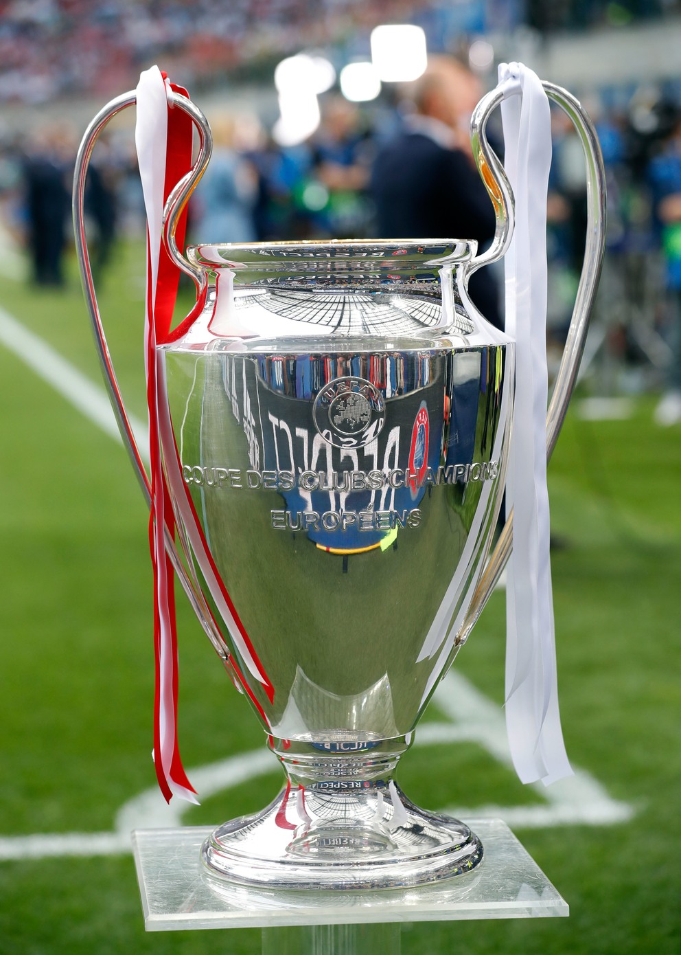 O túto trofej dnes večer zabojujú Real a Atlético - ušatá trofej Ligy majstrov.