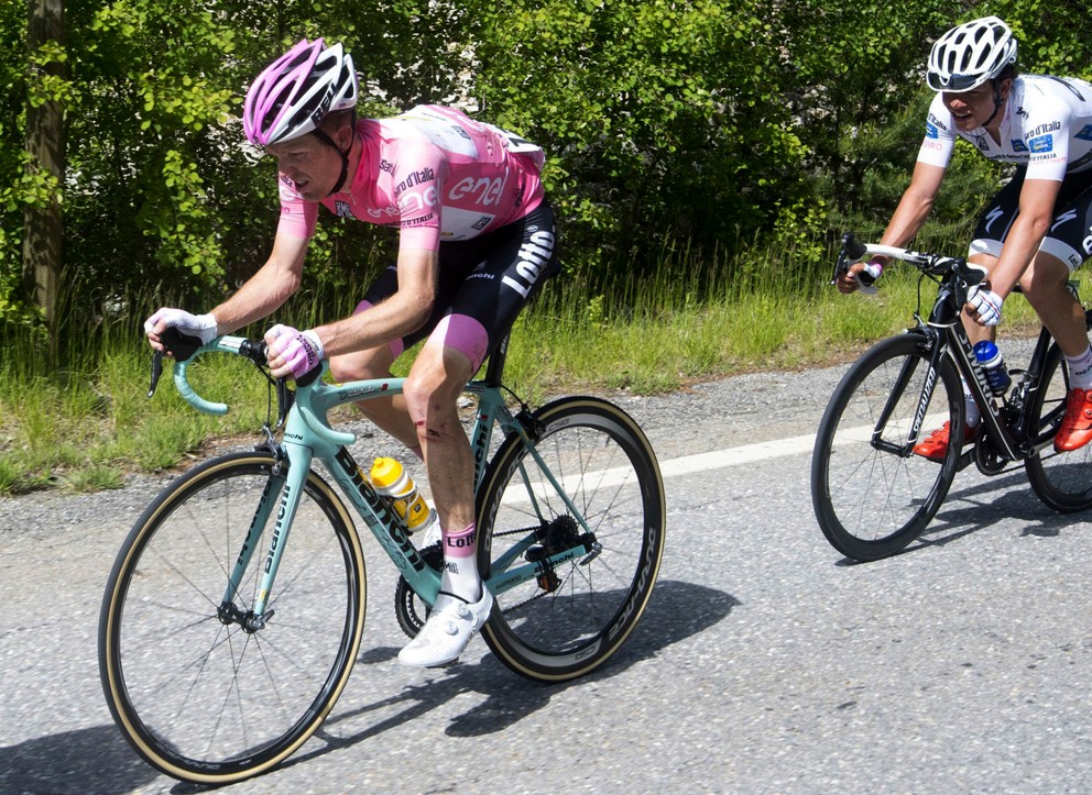 Smoliar Kruijswijk prišiel po páde v 19. etape o ružové tričko.