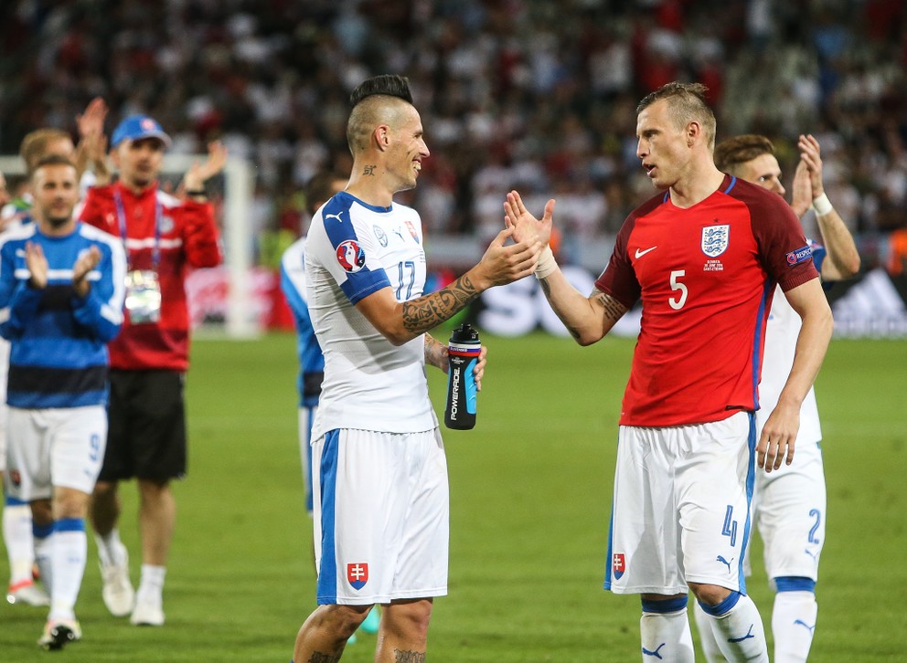Marek Hamšík (vľavo) s Jánom Ďuricom po remíze s Anglickom.