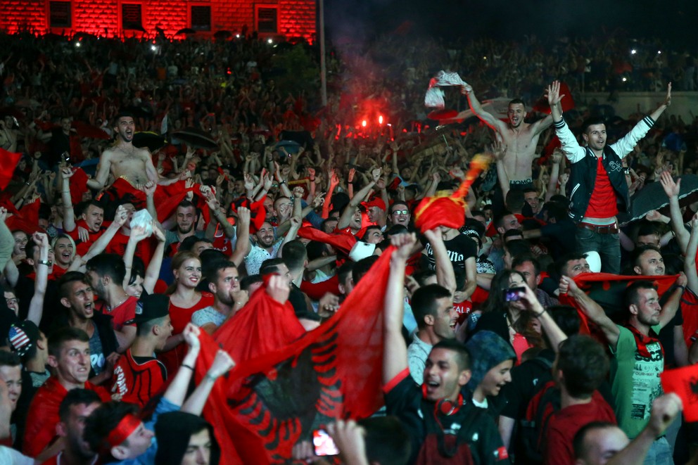 Albánci počas európskeho šampionátu pobláznili fanúšikov v Tirane.