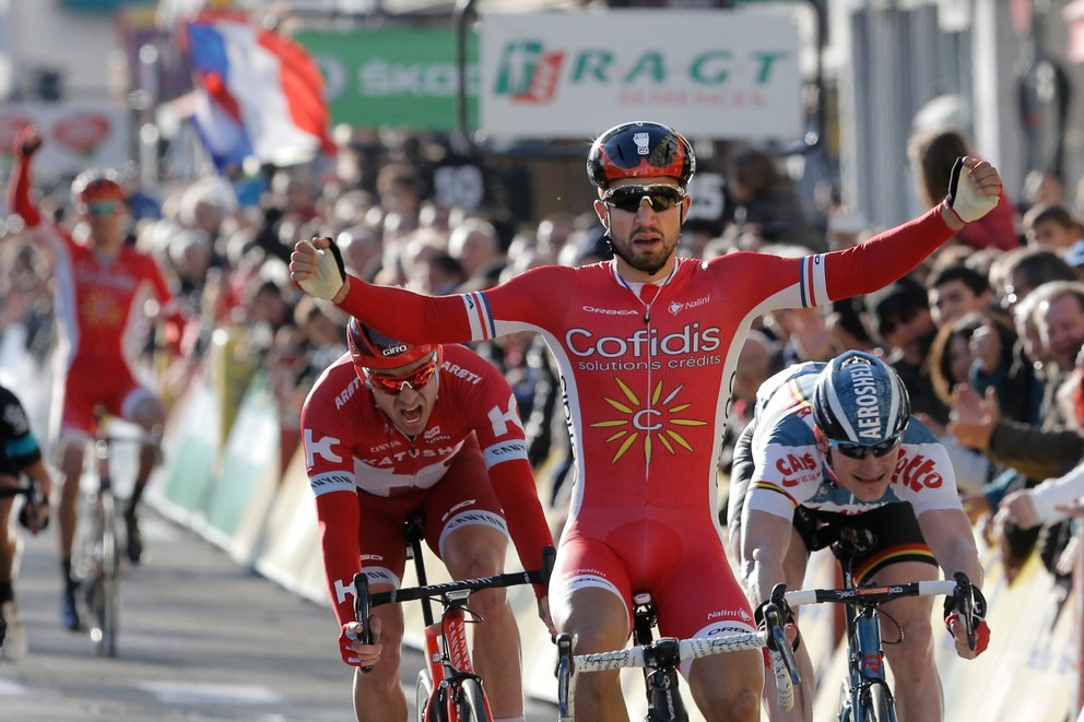 Nacer Bouhanni sa teší z víťazstva v štvrtej etape Paríž - Nice 2016.