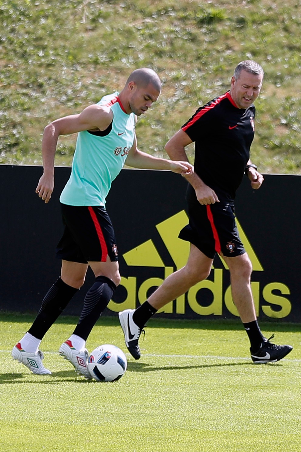 Pepe trénoval aj pod dohľadom fyzioterapeuta.