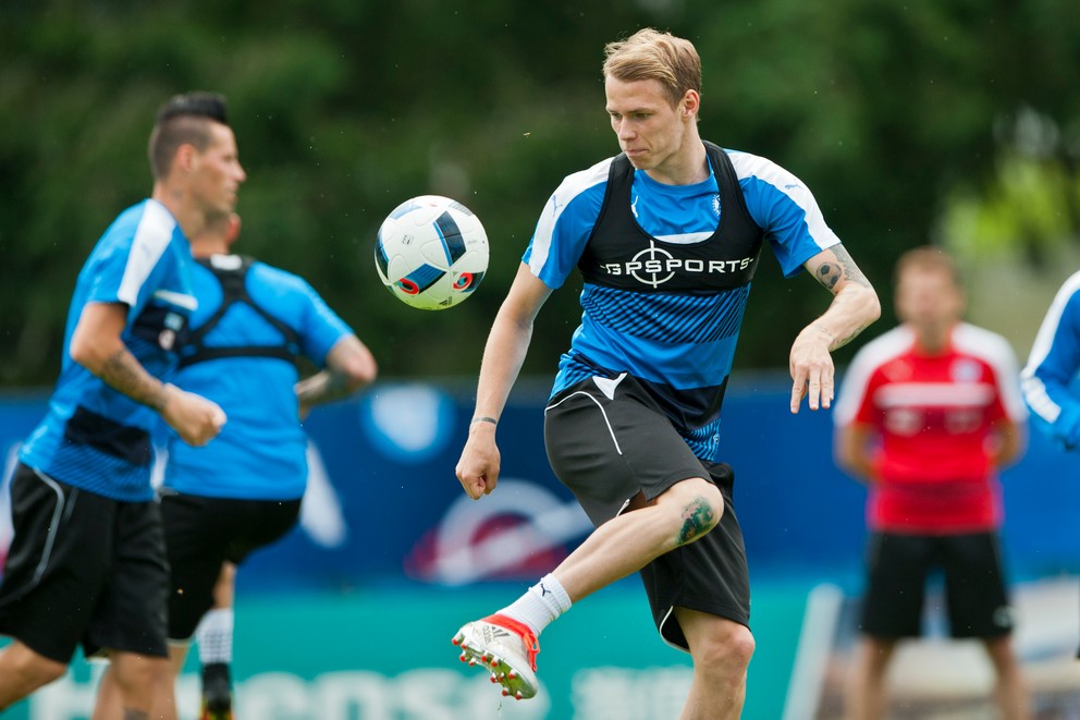 O Dudu vraj mali záujem aj anglické a talianske kluby.