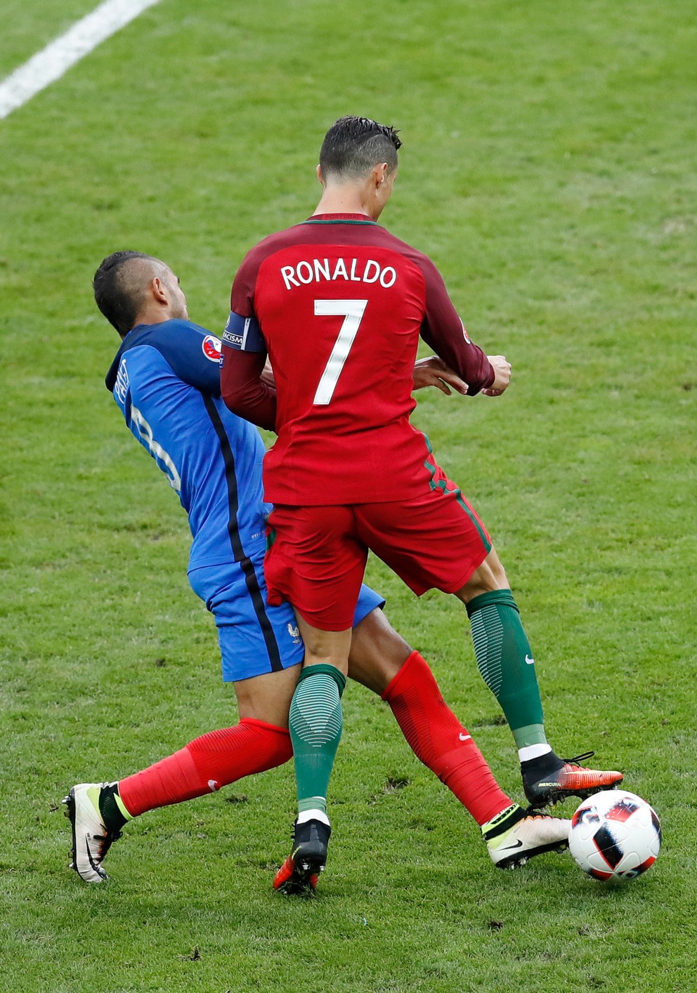 Súboj, po ktorom sa Ronaldo zranil.