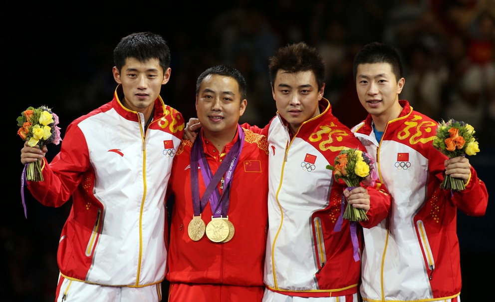 Ma Long (vpravo) bol súčasťou zlatého čínskeho družstva na olympijských hrách 2012 v Londýne.