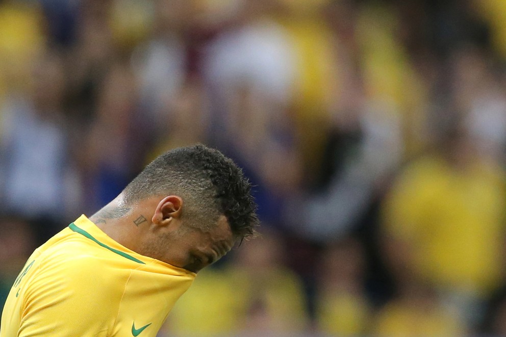 Sklamaný Neymar po zápase proti Iraku.