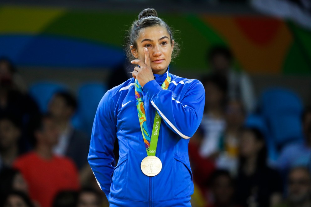 Kosovská džudistka vybojovala historicky prvú zlatú olympijskú medailu svojej krajiny.