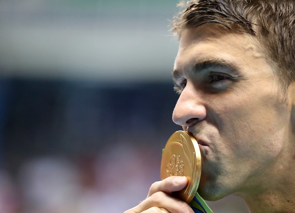 Michael Phelps v Riu rozšíril svoju medailovú zbierku.