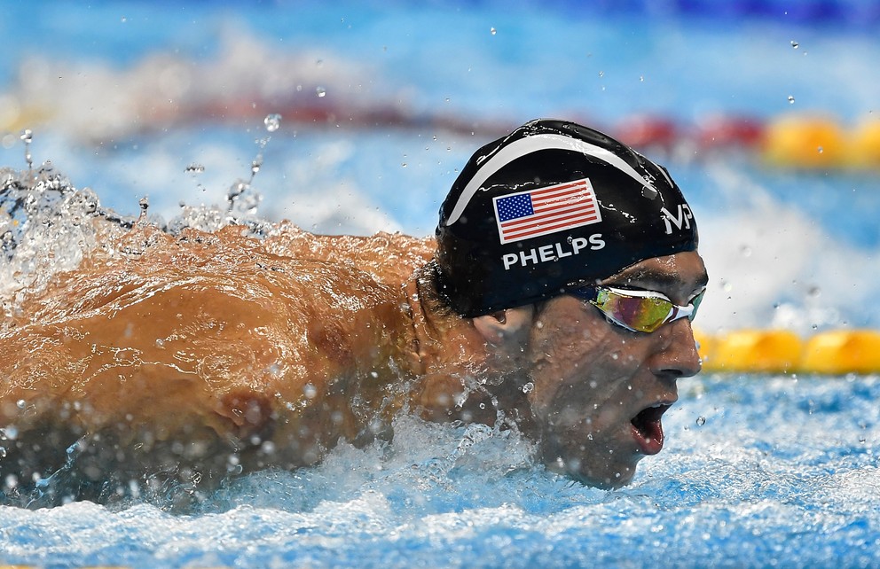 Michael Phelps je pri výpočte úspechov najlepším plavcom všetkých čias.