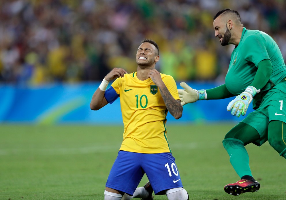 Útočník Neymar je novým brazílskym hrdinom.