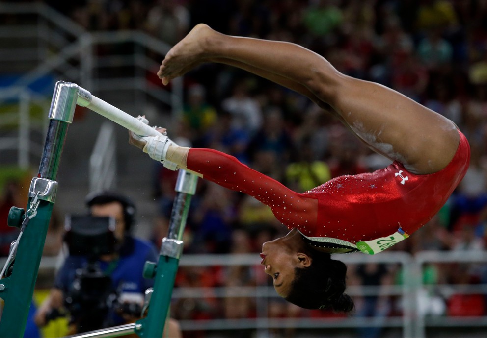 Gymnastika, Američanka Gabrielle Douglasová na bradlách.