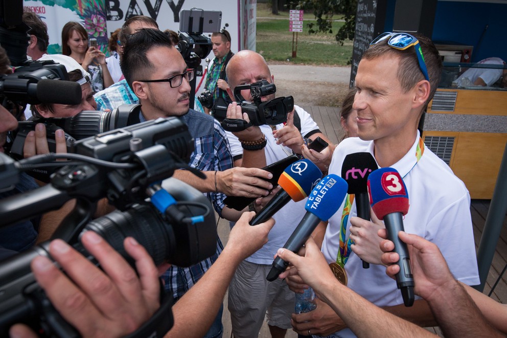 Matej Tóth sa venoval aj novinárom.