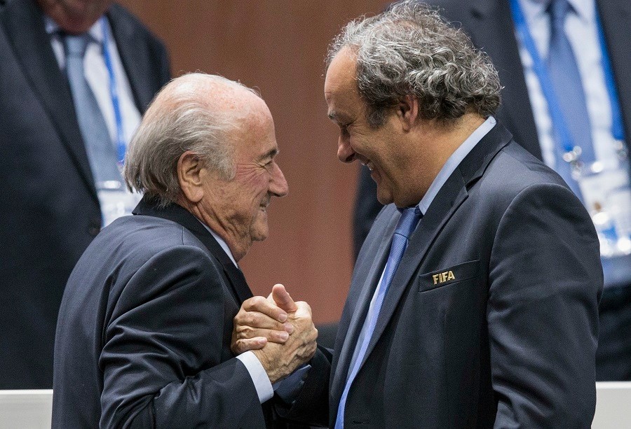 Sepp Blatter (vľavo) a Michel Platini.