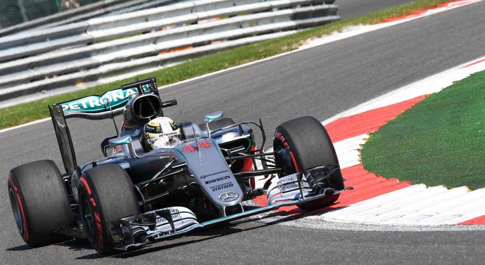 Lewis Hamilton predviedol na Veľkej cene Belgicka skvelý výkon.