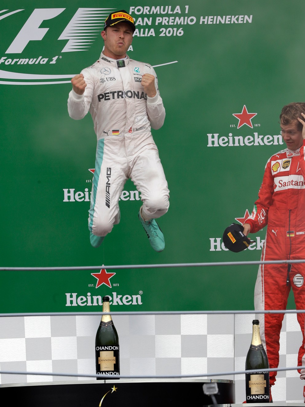 Rosberg sa teší z víťazstva na okruhu v Monze.